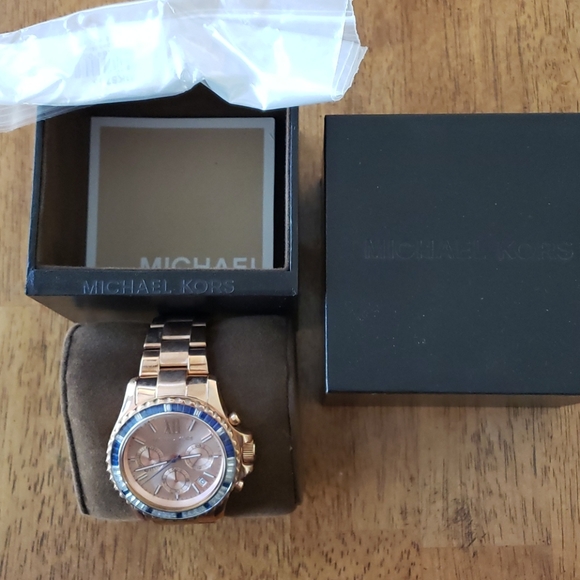 Michael Kors Women's MK5755 'Everest' Chronograph - Picture 4 of 4